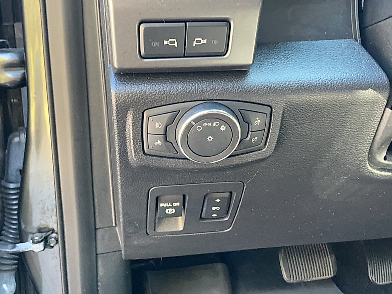Used 2018 Magnetic Metallic Ford XLT image 11
