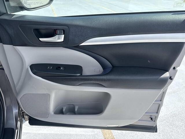 Used 2015 Predawn Gray Mica Toyota XLE image 14