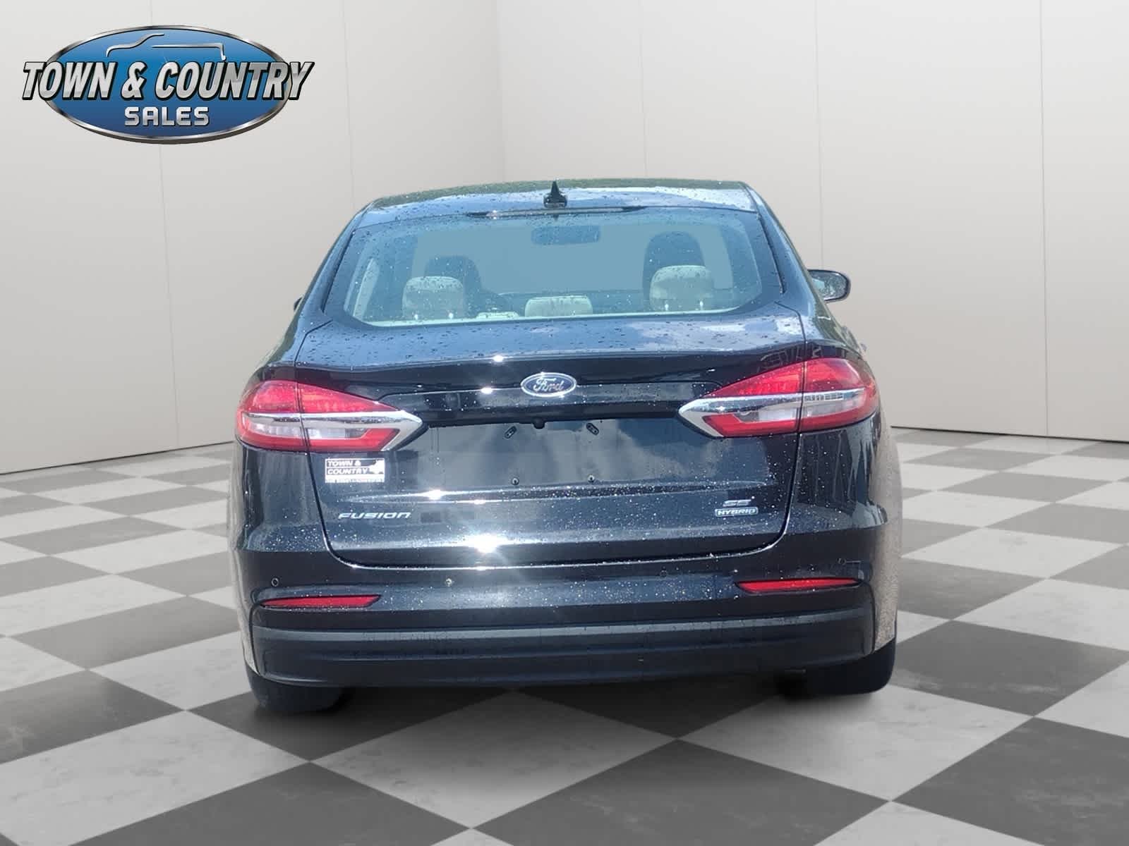 Used 2020 Agate Black Metallic Ford SE image 6