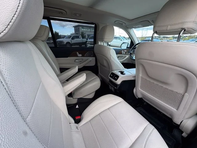 Used 2022 White Mercedes-Benz 4MATIC® image 21