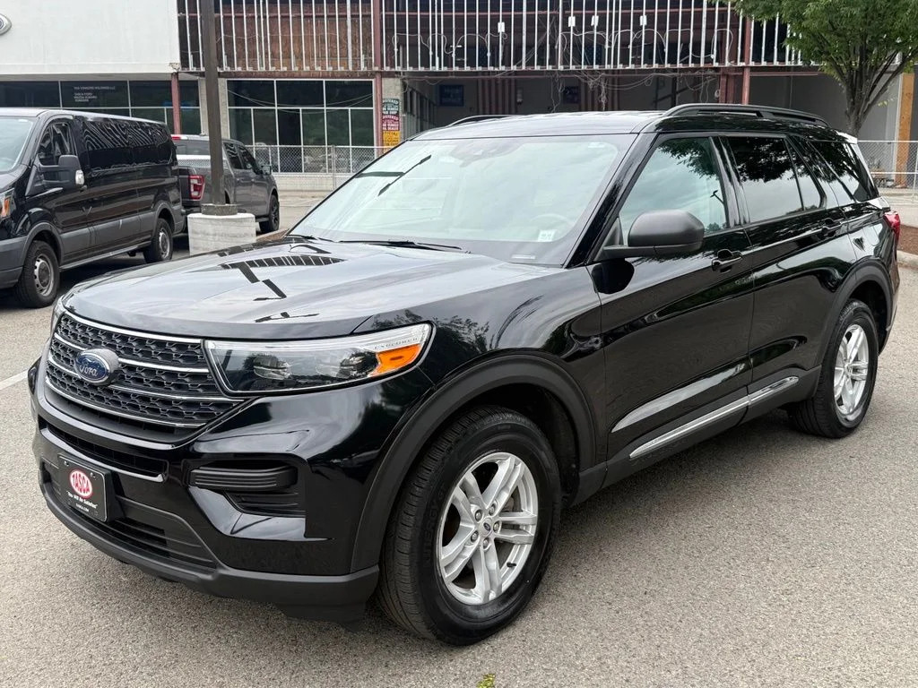 Used 2023 Black Ford XLT image 4