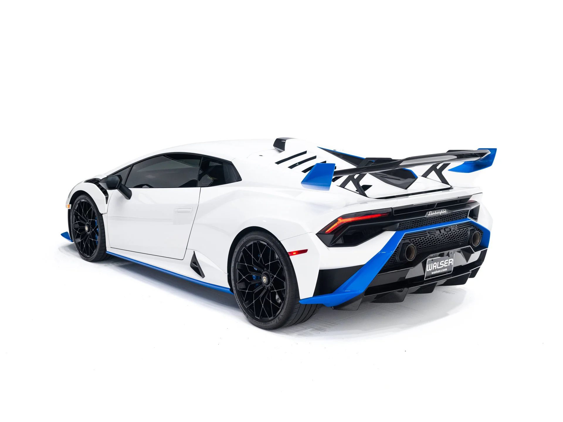 Used 2021 Bianco Asopo Metallic Lamborghini  image 4