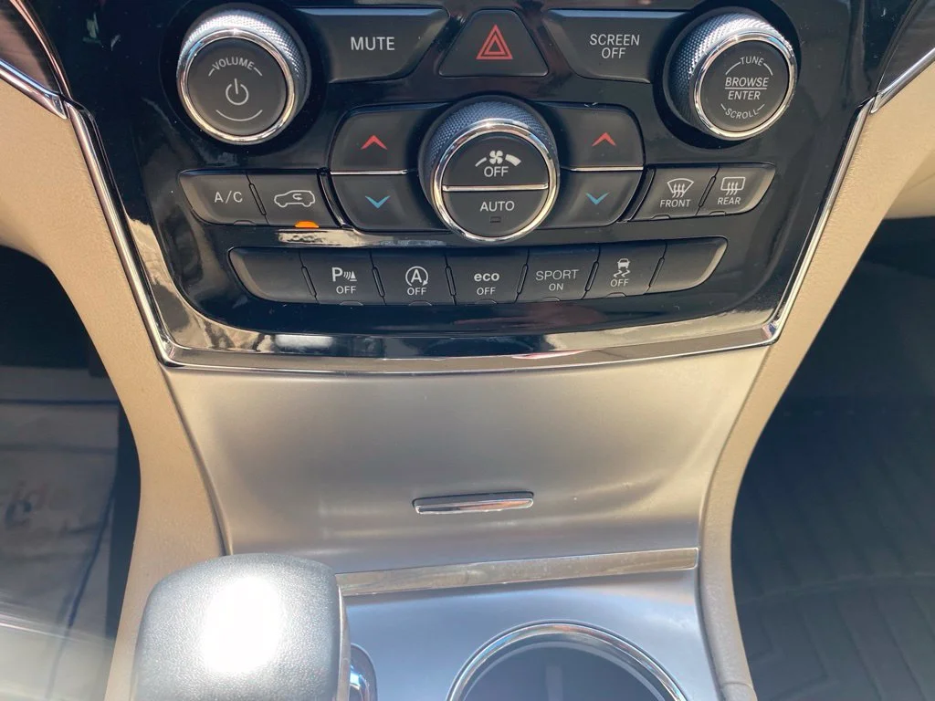 Used 2021 Gray Jeep Limited image 23