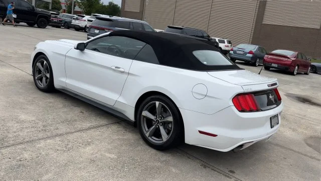 Used 2016 White Ford V6 image 5