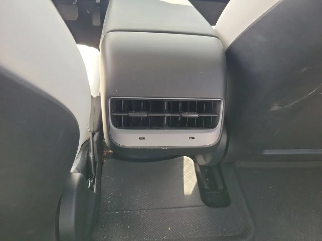 Used 2022 White Tesla RWD image 19