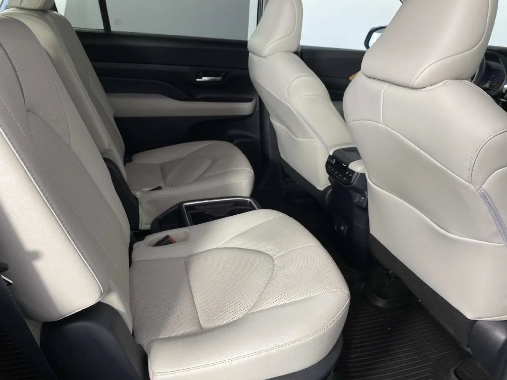 Used 2025 Cloud Toyota Platinum image 12