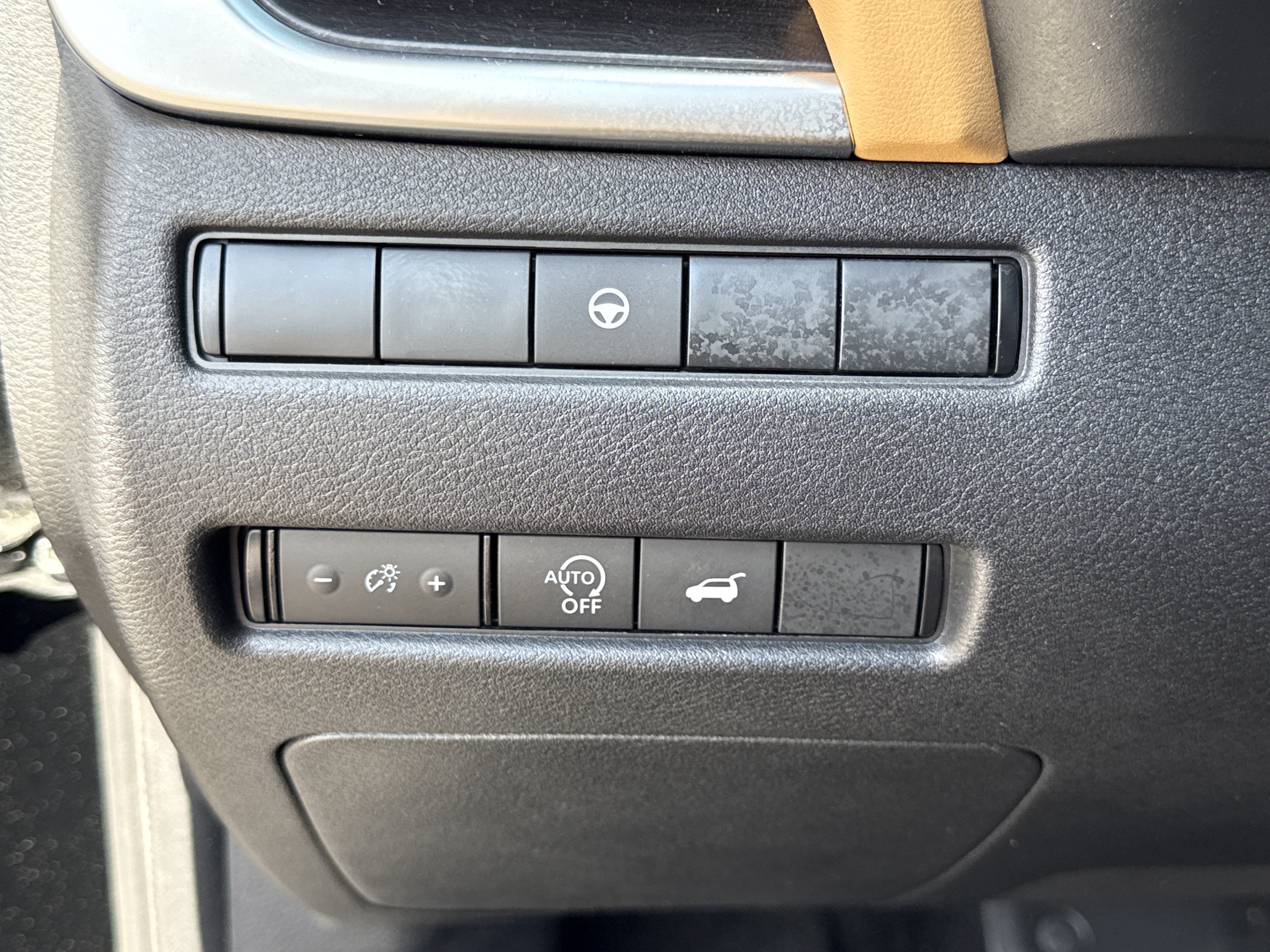 Used 2023 Super Black Nissan Platinum image 16