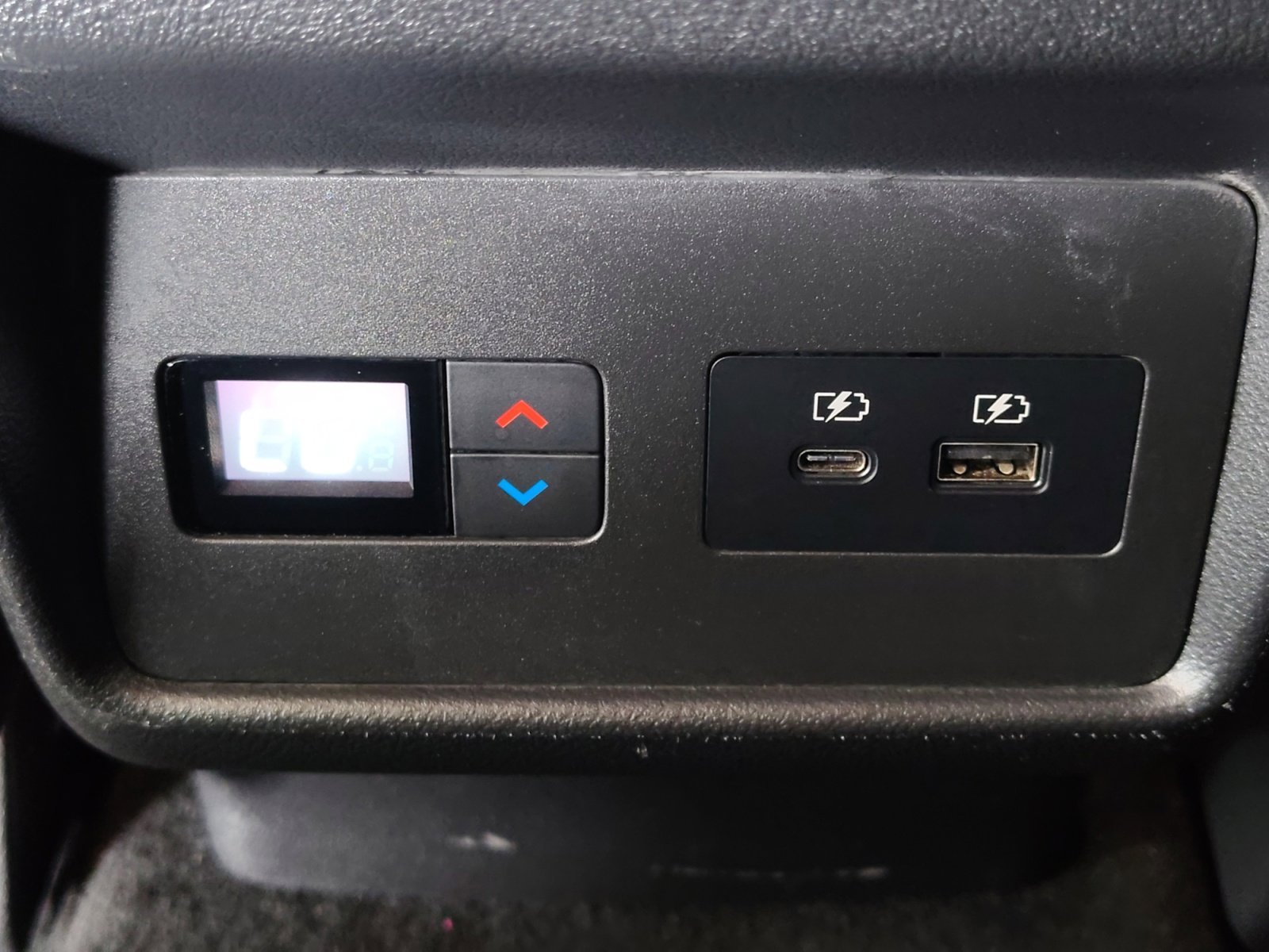 Used 2021 Pearl White Tricoat/Super Black Nissan SL image 33