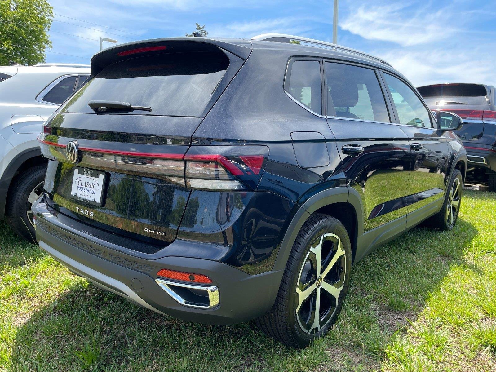 New 2026 Deep Black Pearl Volkswagen SEL image 5