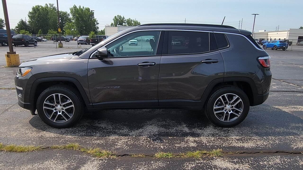 Used 2017 Gray Jeep Latitude image 5