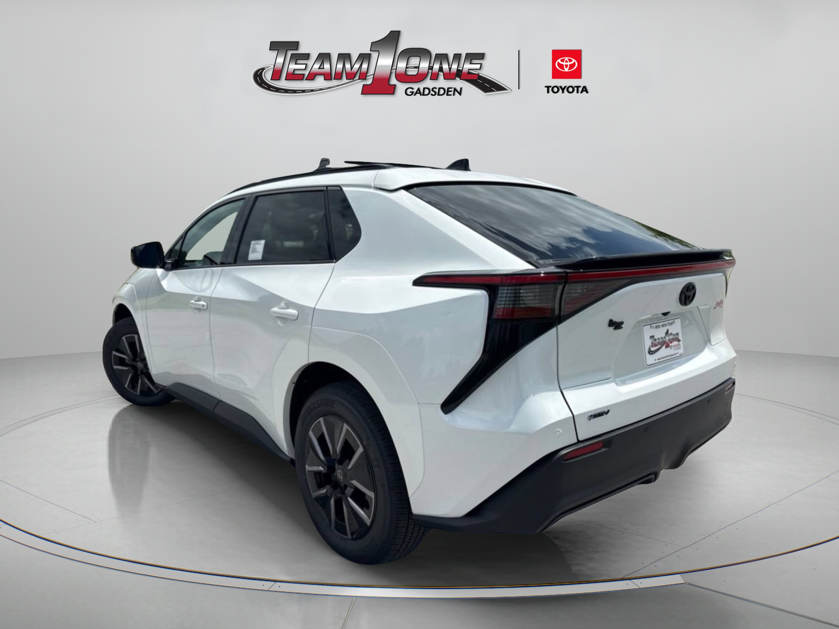 New 2026 Wind Chill Pearl Toyota XLE image 4