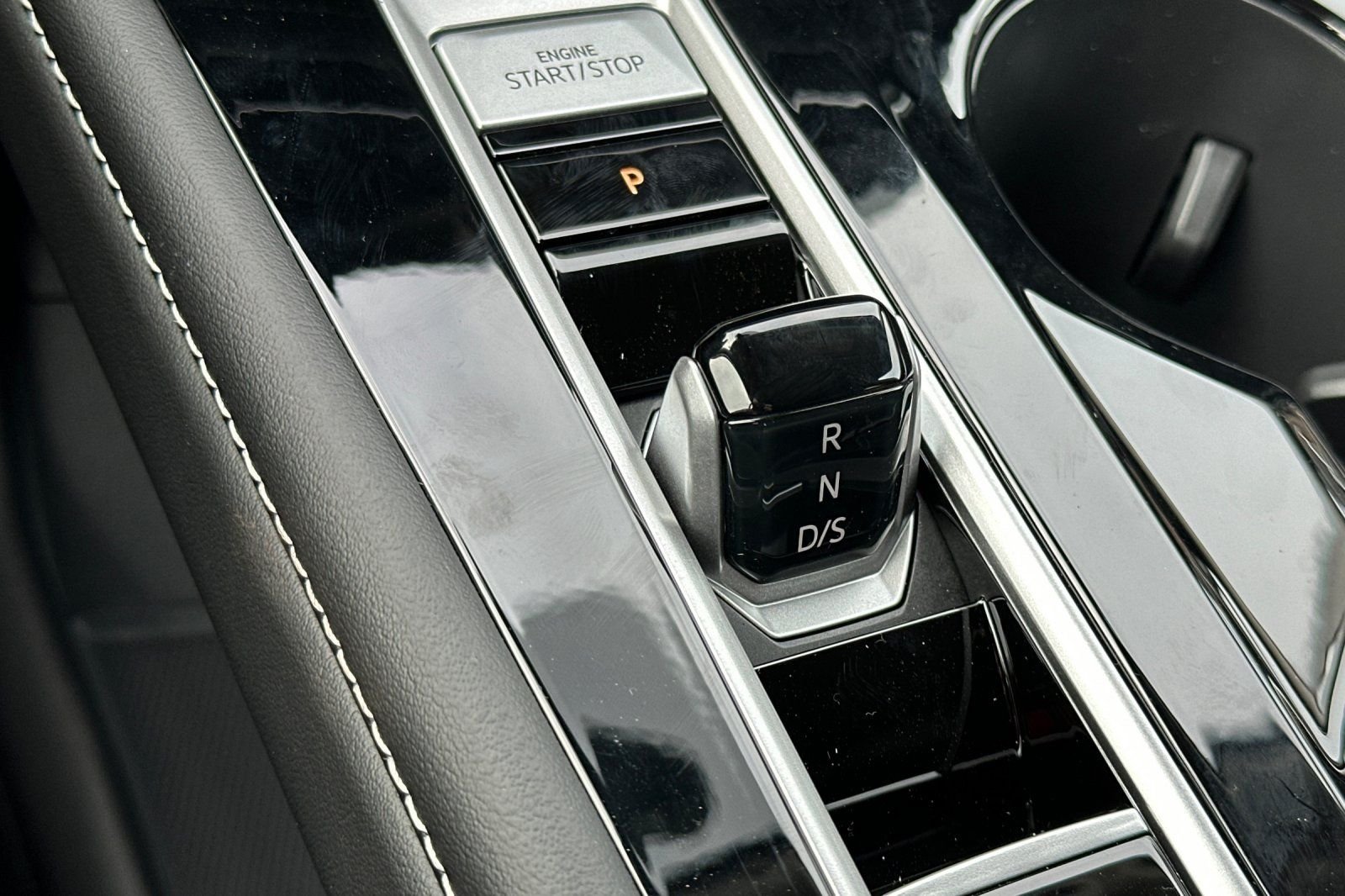 New 2026 White Volkswagen 2.0T SE w/Technology image 21