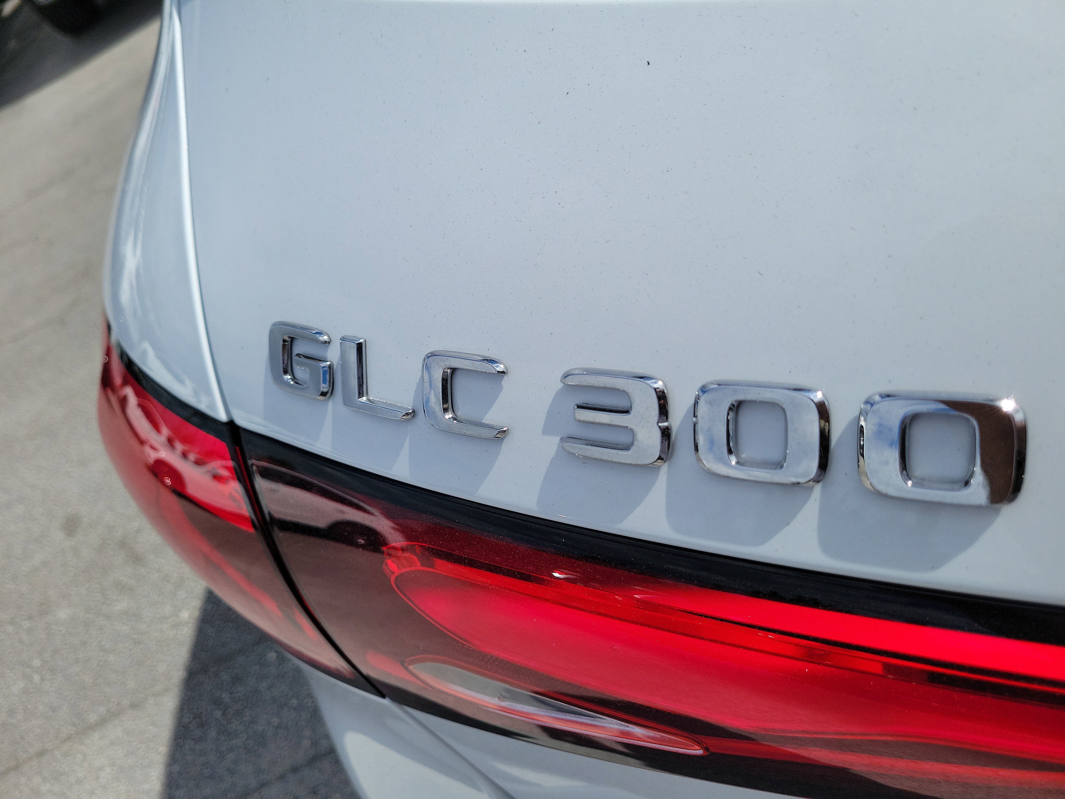 New 2026 MANUFAKTUR Moonlight White Metallic Mercedes-Benz GLC 300 image 34