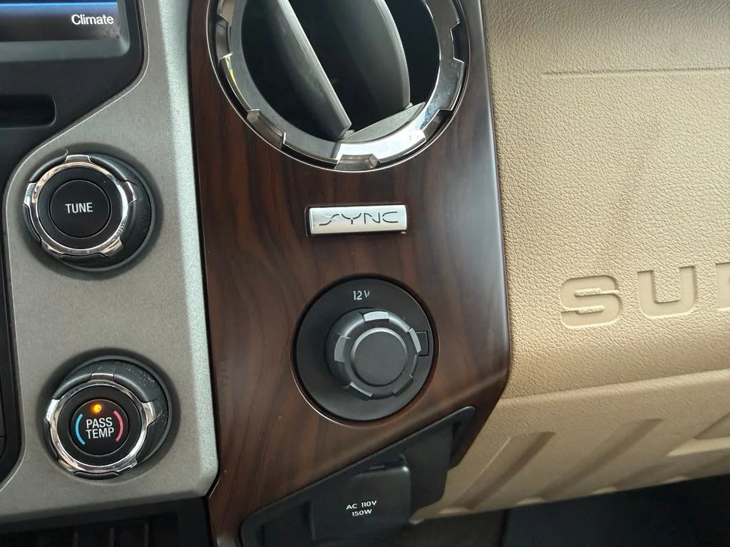 Used 2016 Oxford White Ford Lariat image 29
