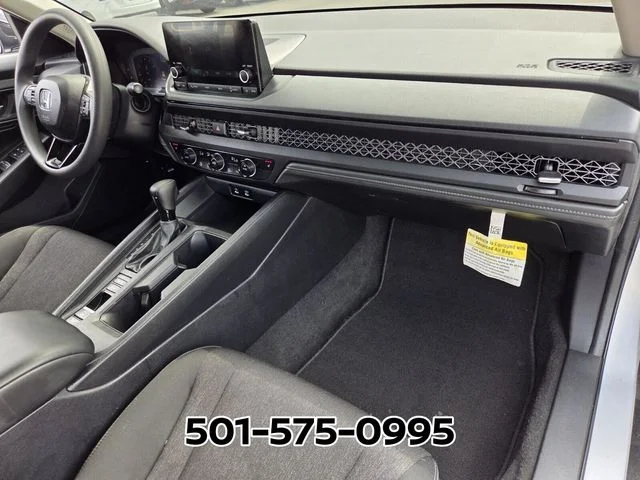 Used 2025  Honda SE image 18