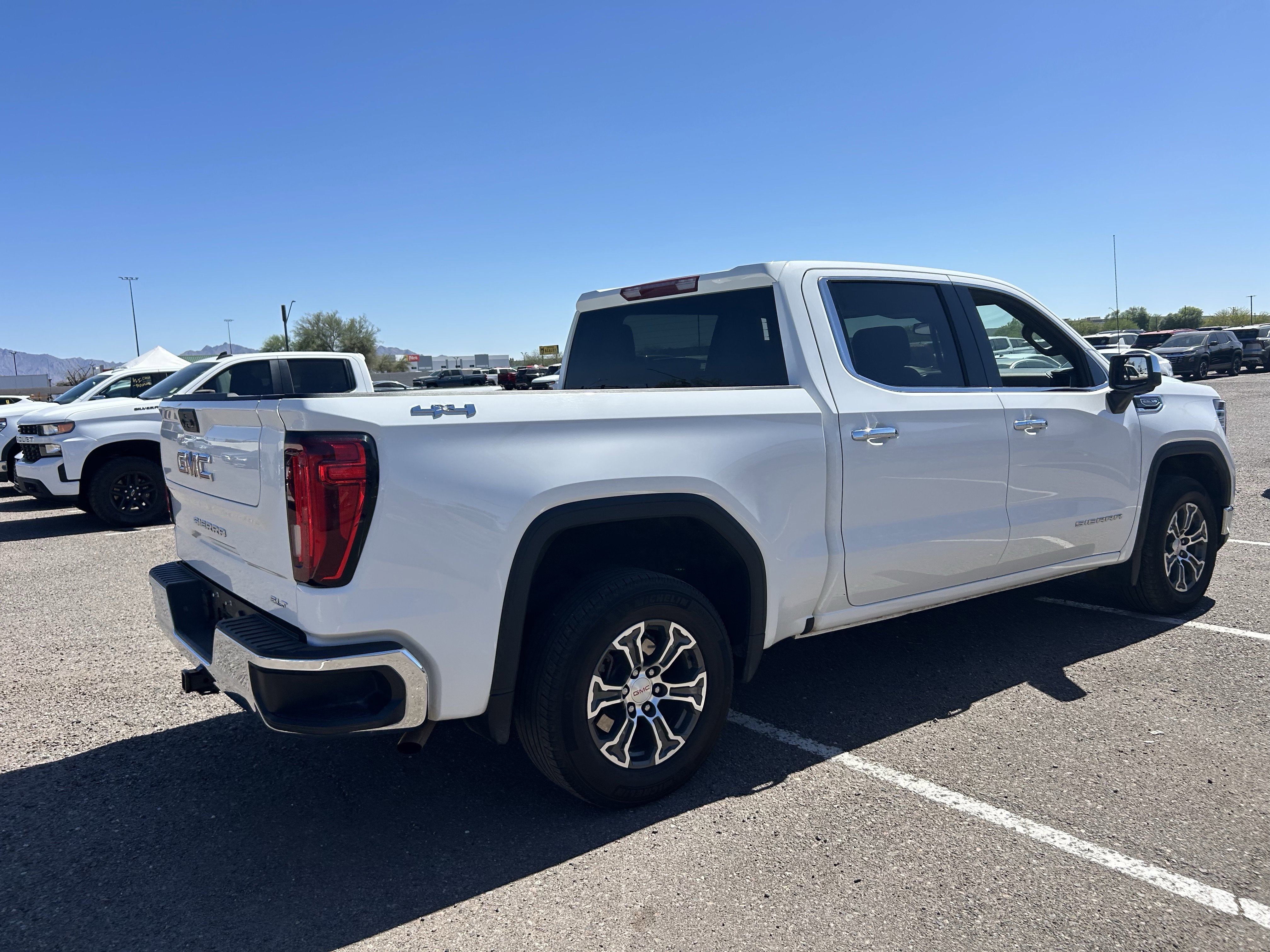 Used 2025 Summit White GMC SLT image 4