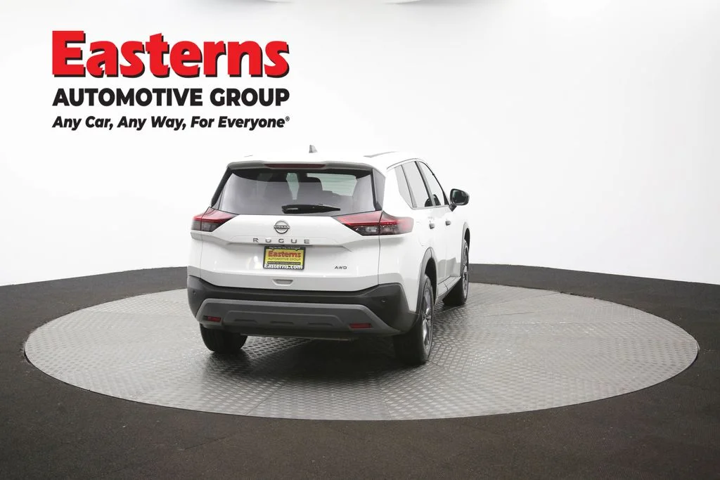 Used 2023 White Nissan S image 40