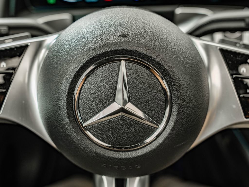 Used 2024 Polar White Mercedes-Benz GLB 250 image 29
