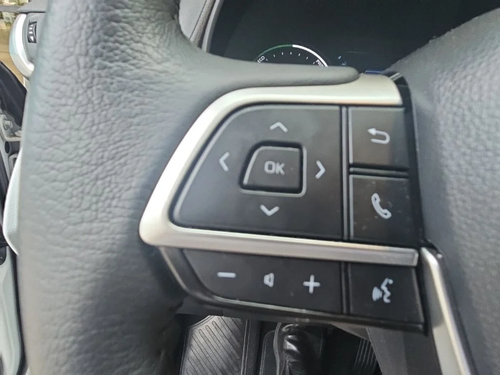 Used 2025 Beige Toyota XLE image 21