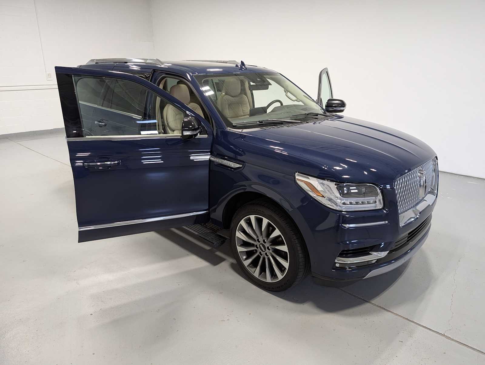 Used 2020 Rhapsody Blue Lincoln Reserve image 17