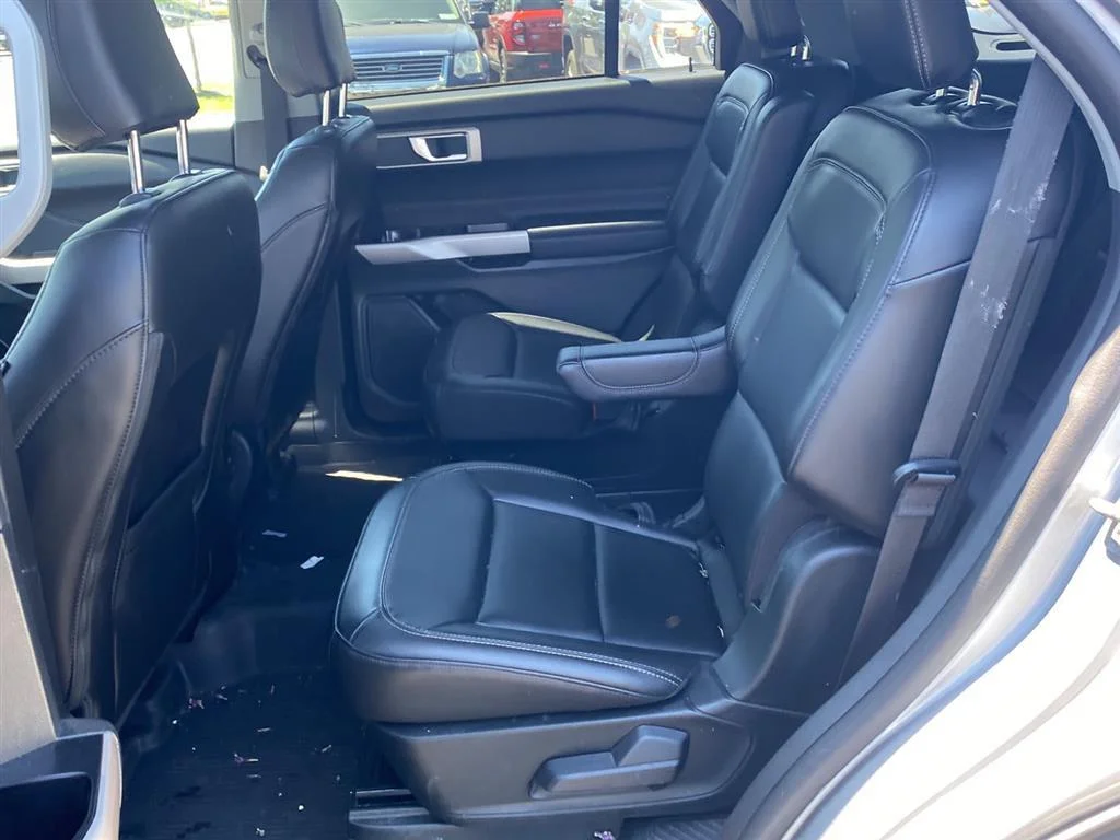 Used 2023 Iconic Silver Ford XLT image 4