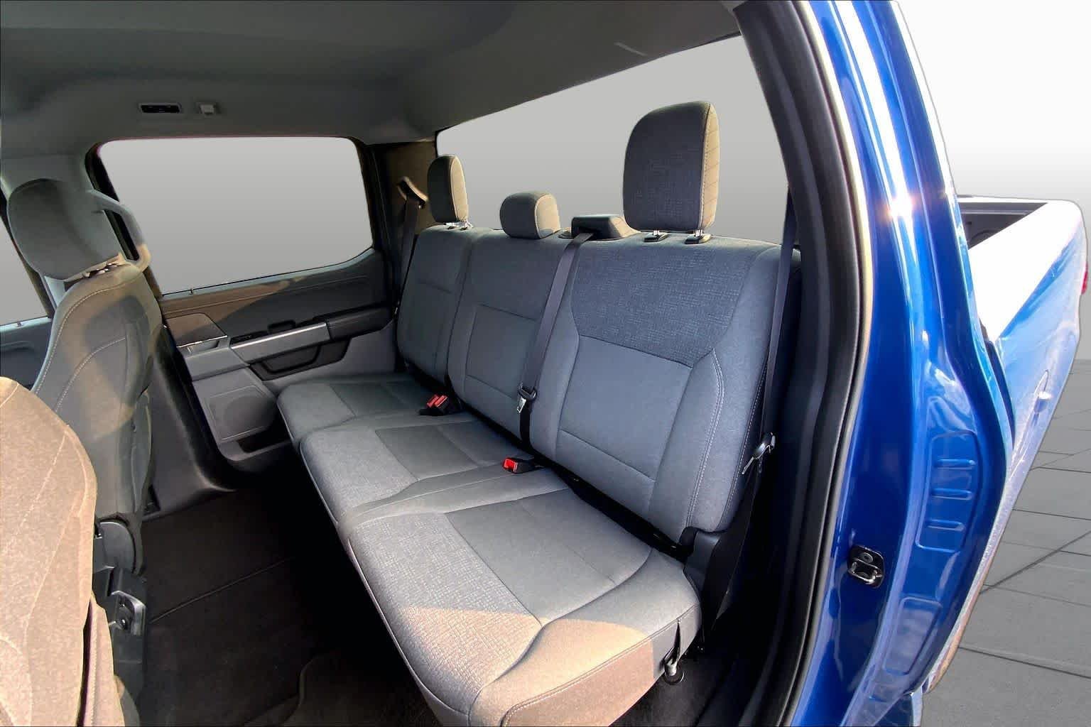 Used 2025 Atlas Blue Metallic Ford XLT image 20