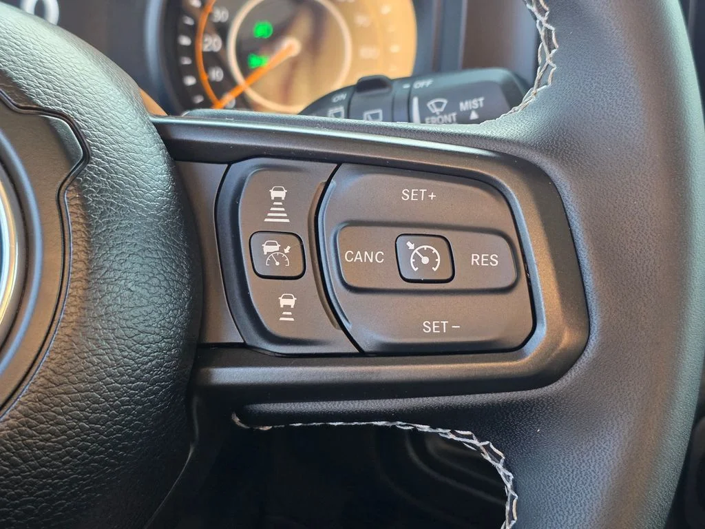 Used 2025 Red Jeep Sport S image 27