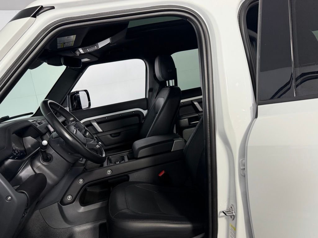 2024 Land Rover Defender X-Dynamic SE - Photo 25
