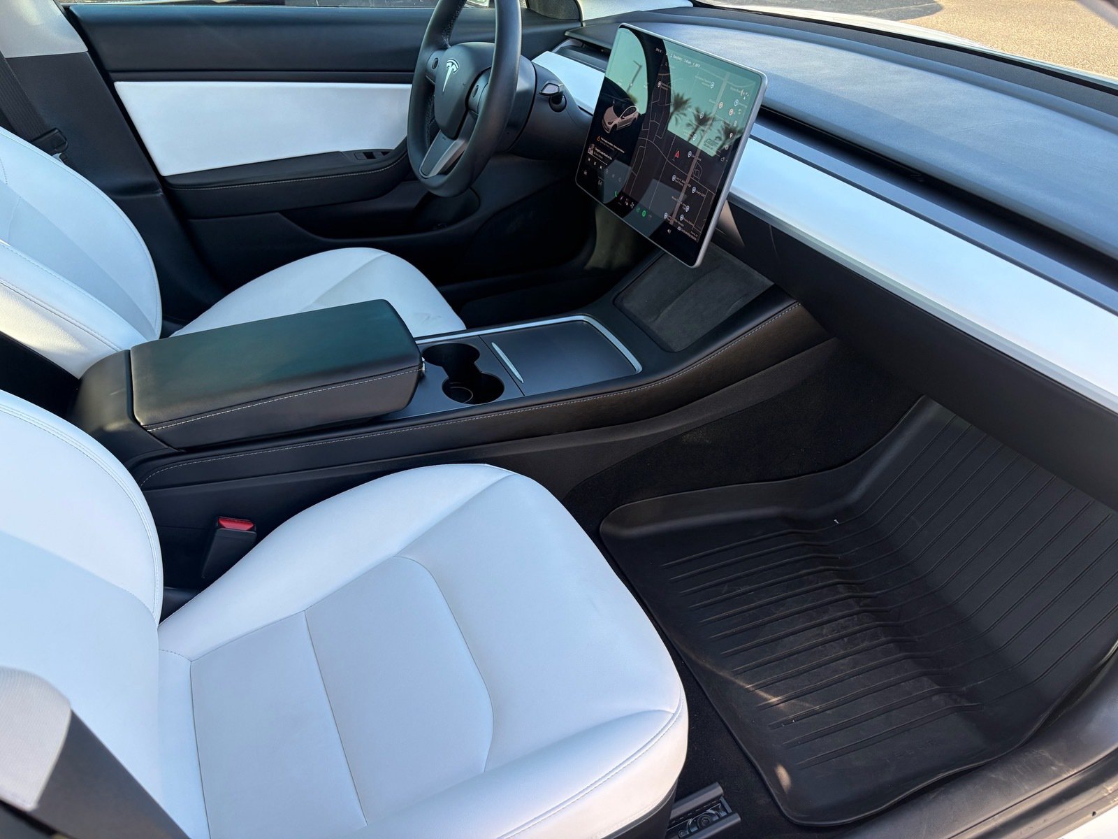 Used 2021  Tesla Standard Range Plus image 30