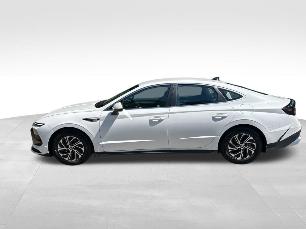 Certified Used 2026 White Hyundai Blue image 2