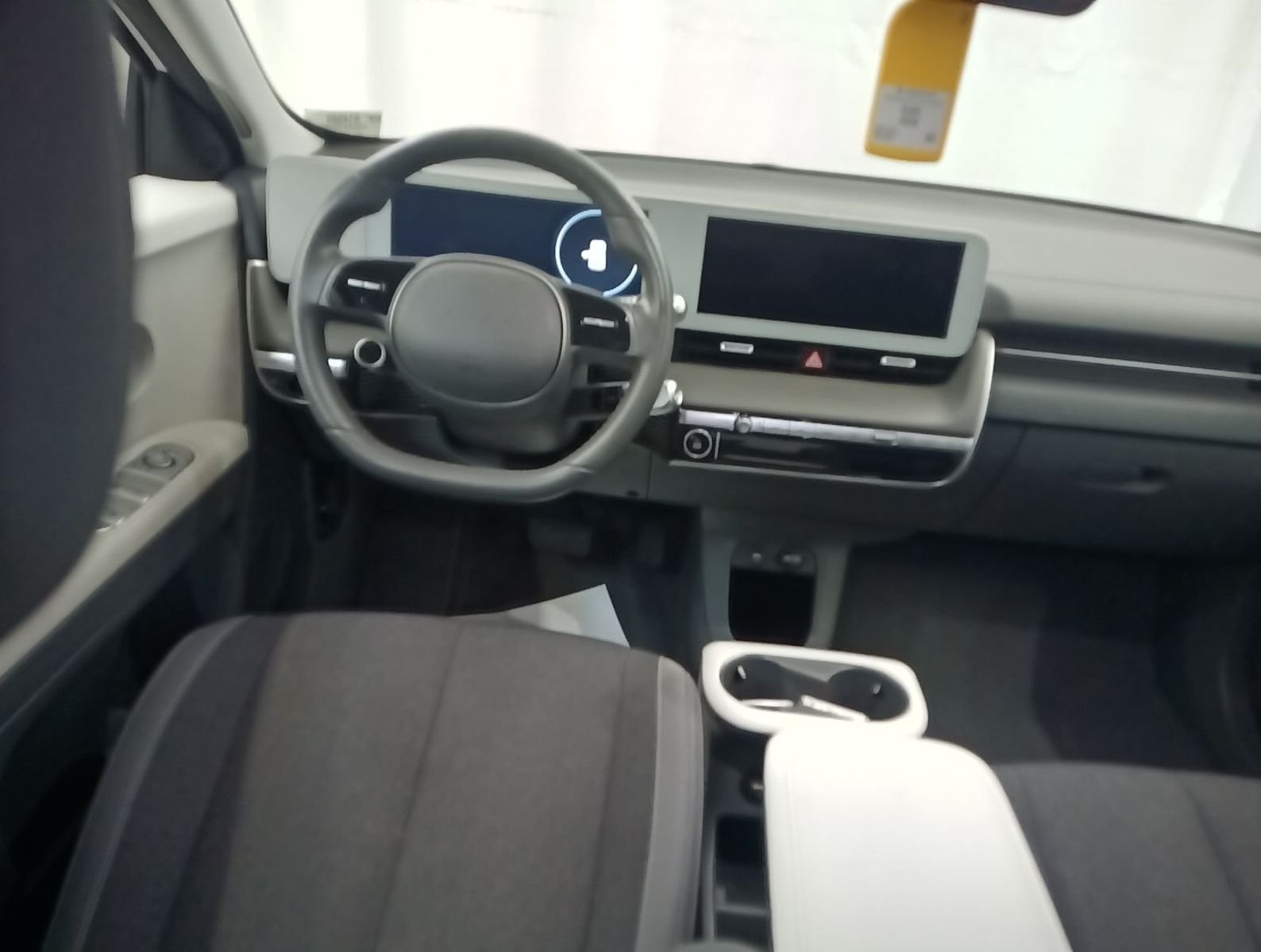 Used 2024 White Hyundai SEL image 7