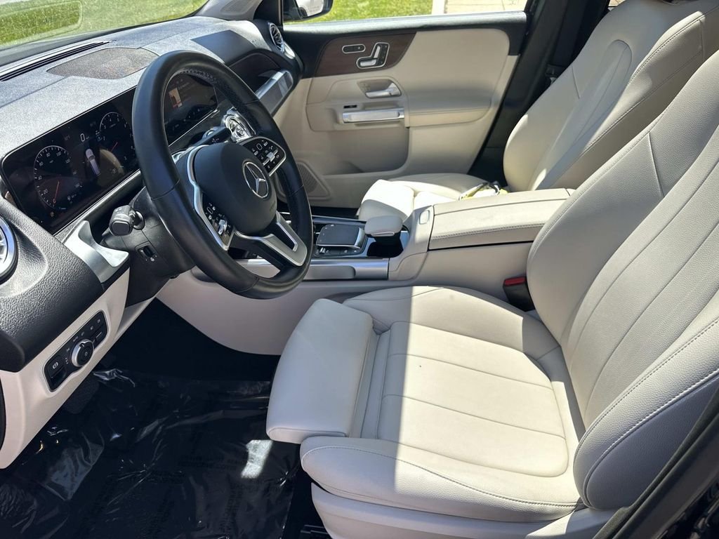 Used 2023  Mercedes-Benz GLB 250 image 15