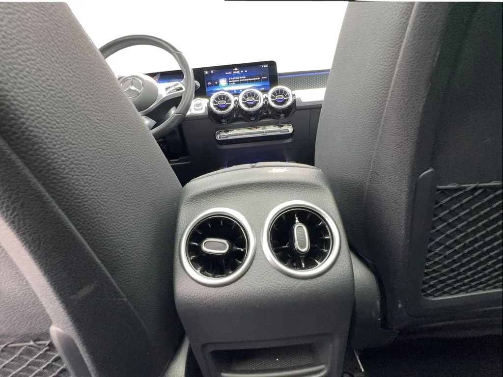 Used 2025 Black Mercedes-Benz GLB 250 image 35