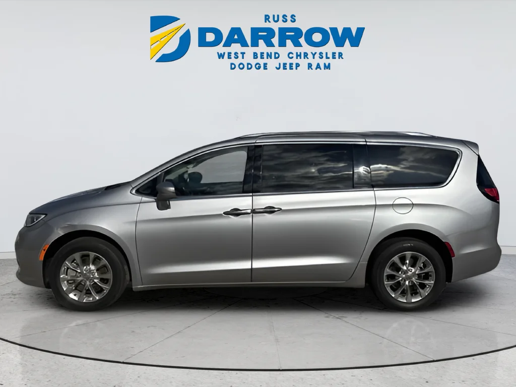 Used 2021 Silver Chrysler Touring L image 2