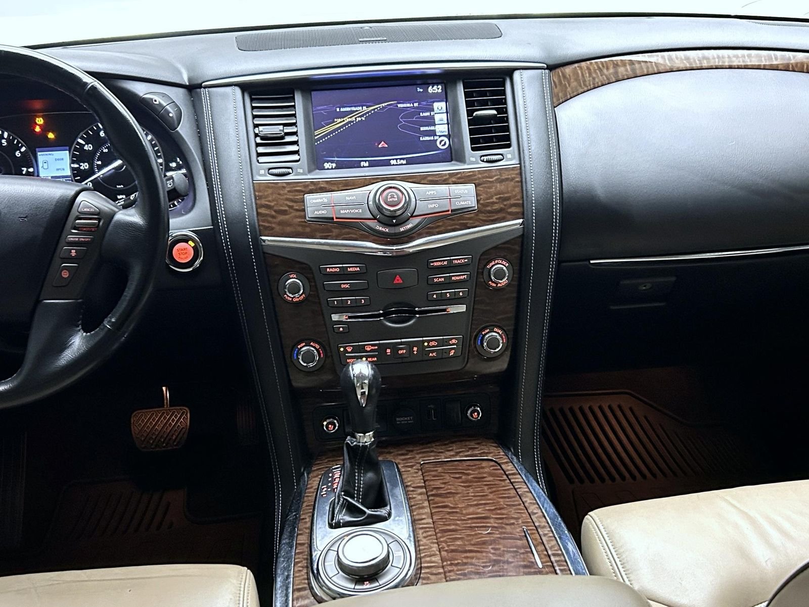 Used 2018 Pearl White Nissan Platinum image 13