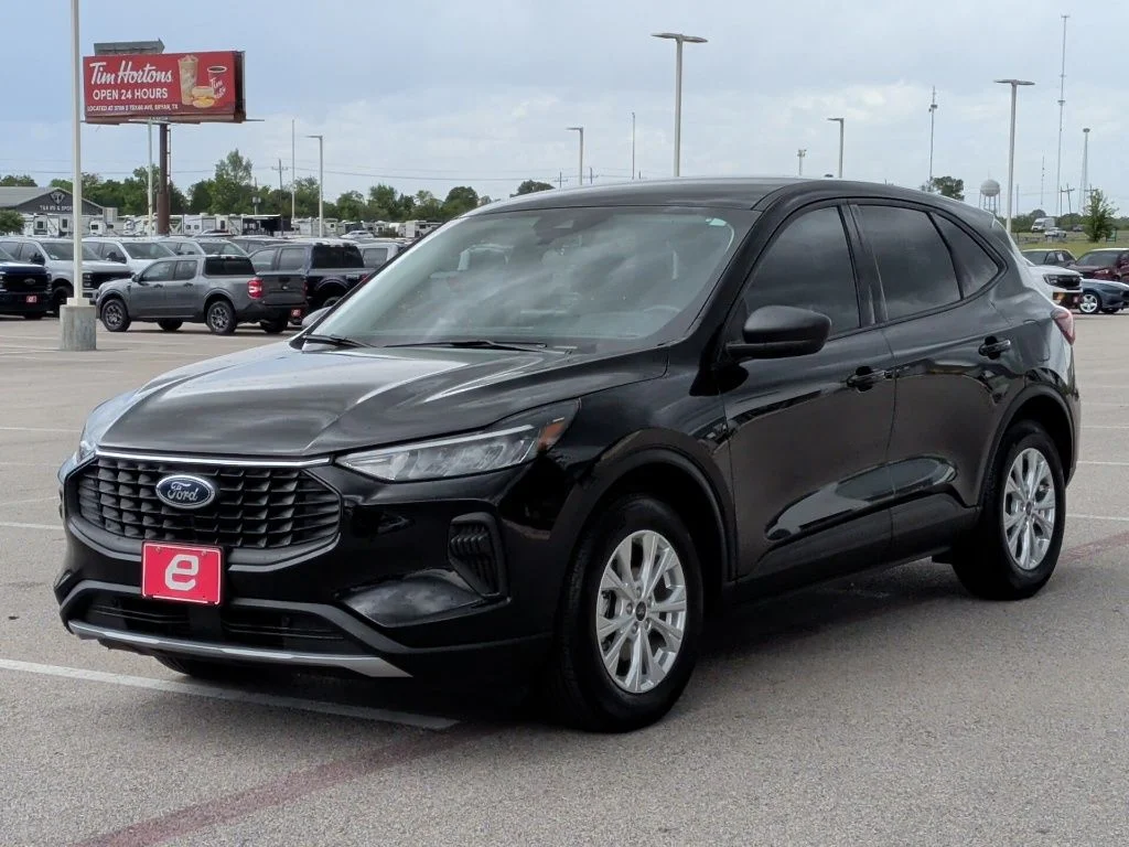 Used 2025 Black Ford Active image 3