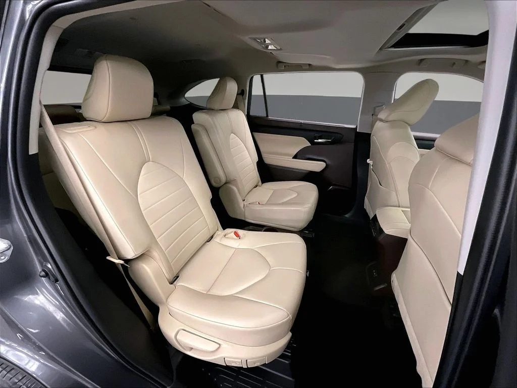 Used 2022 Gray Toyota XLE image 31