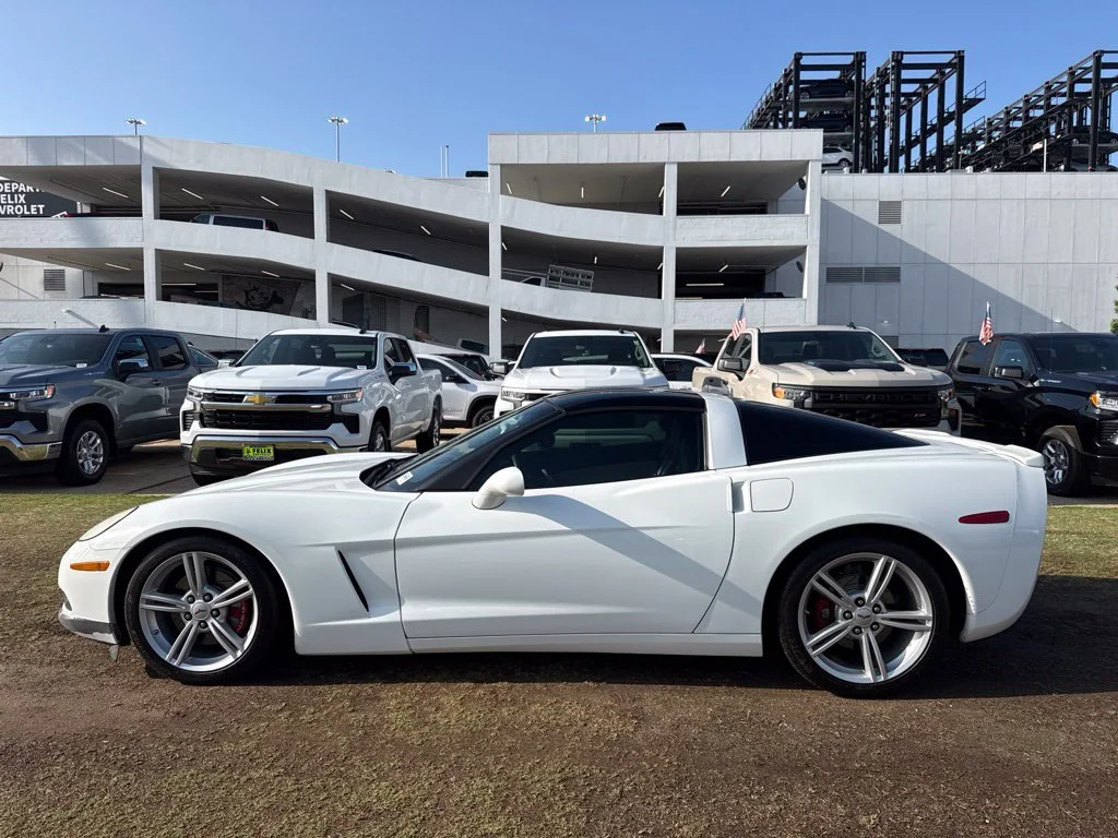 Used 2010 ARCTIC WHITE Chevrolet w/2LT image 8