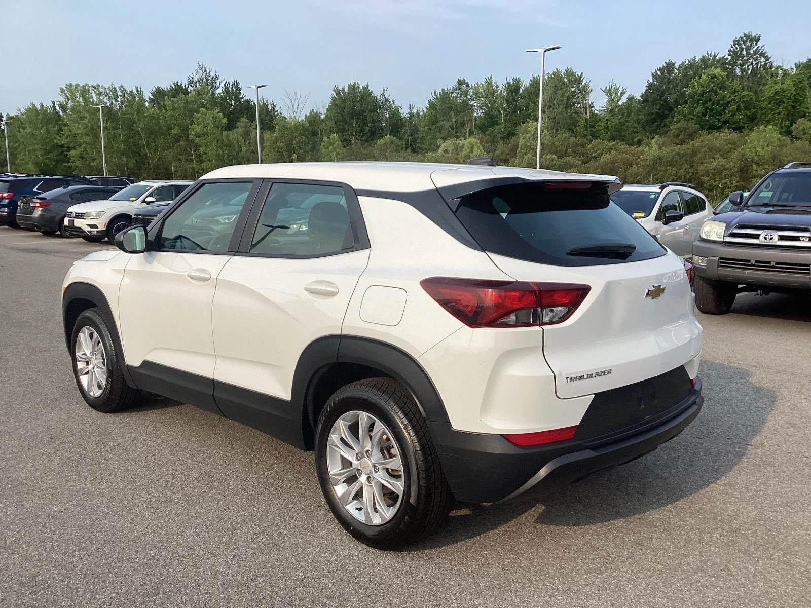 Used 2022 Summit White Chevrolet LS image 7
