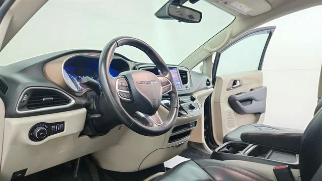 Used 2017 Black Chrysler Touring L image 16