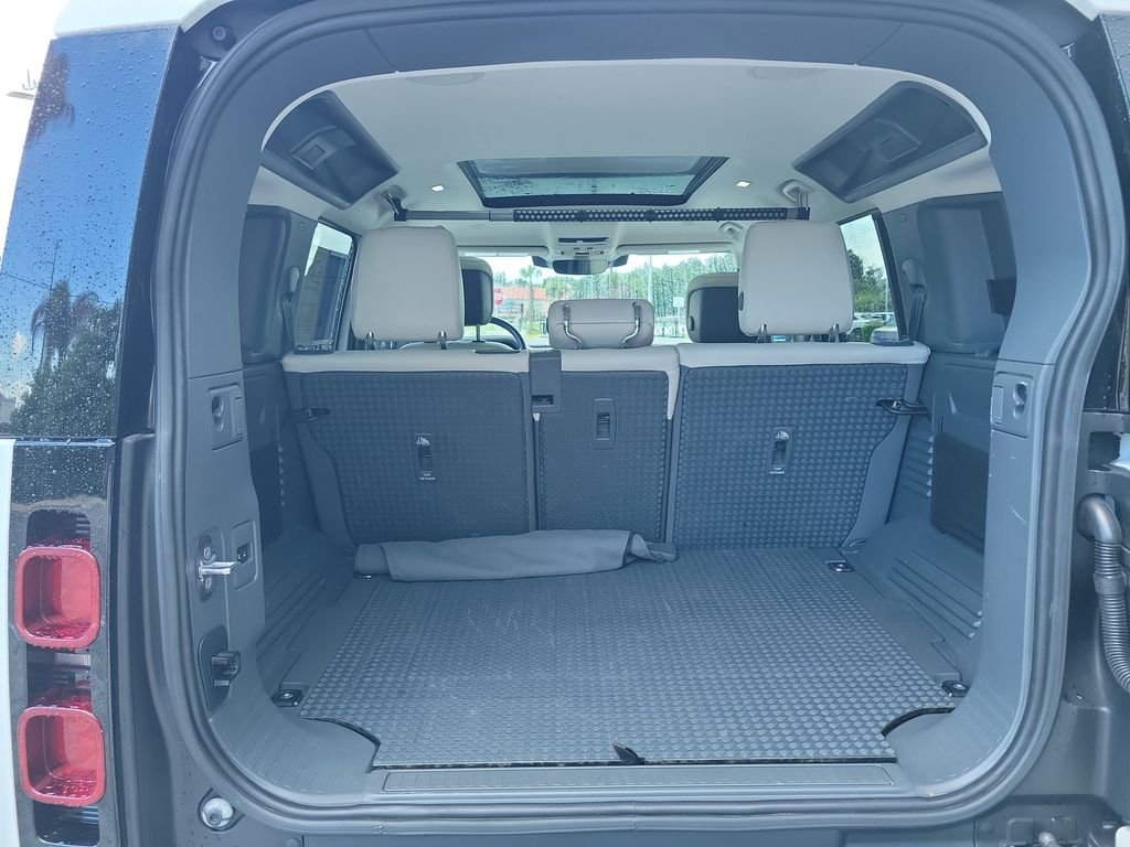 Certified Used 2023 Fuji White Land Rover SE image 11