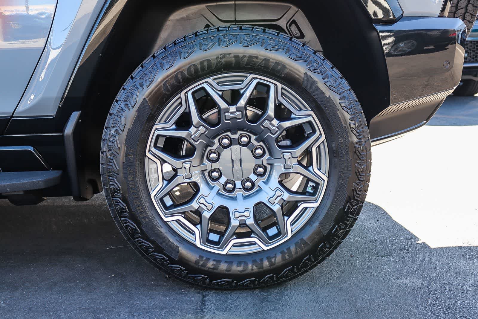 Used 2025 Meteorite Metallic (Grey) GMC 3X image 11