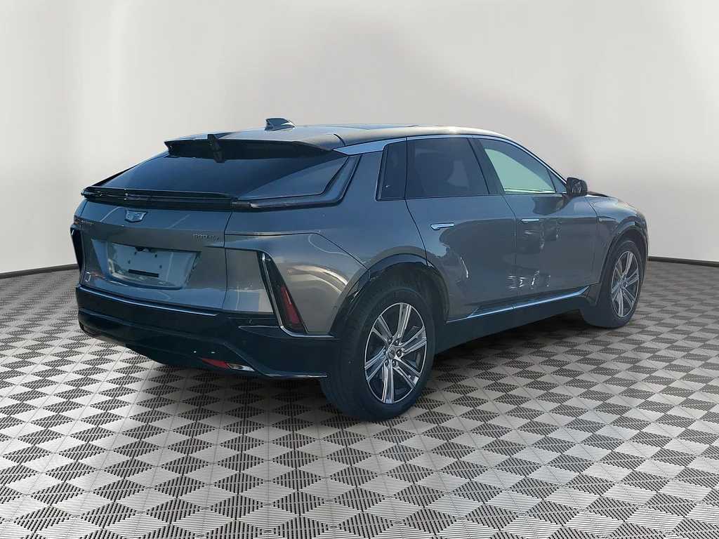 2024 Cadillac LYRIQ Tech, photo 3 of 12