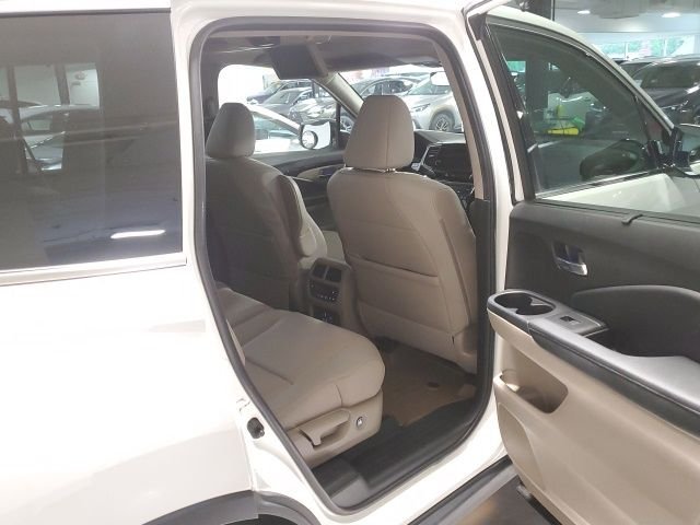 Used 2019 White Honda Touring image 25