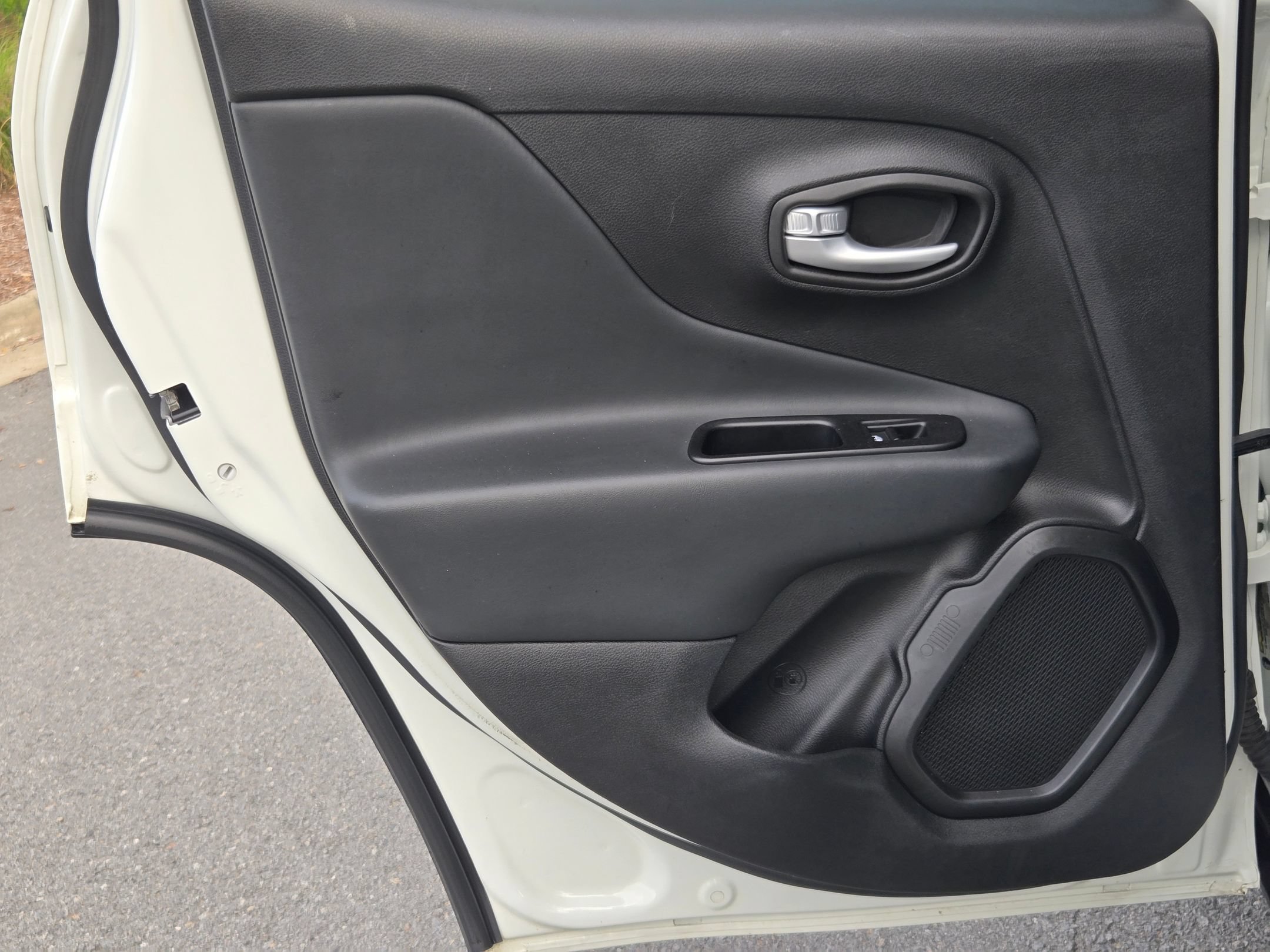 Used 2023 Alpine White Clearcoat Jeep Latitude image 33