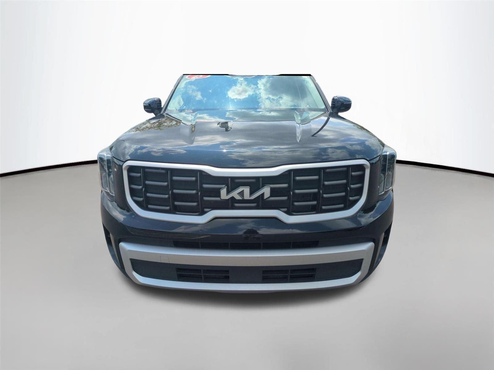 Used 2025 Ebony Black Kia S image 28