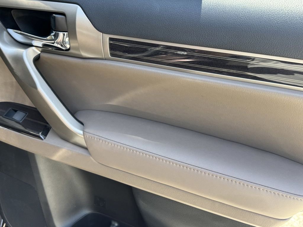 Used 2020 Pearl Lexus 460 image 10