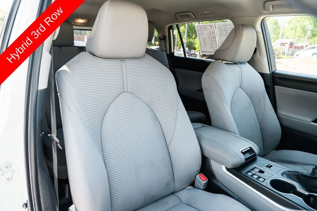 Used 2023 Wind Chill Pearl Toyota LE image 29