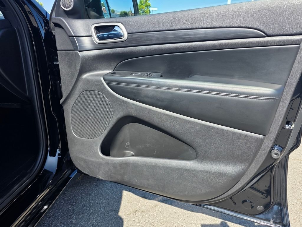 Certified Used 2020 Black Jeep Altitude image 24