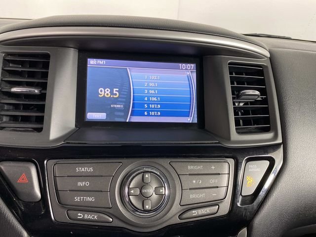 Used 2014 Gray Nissan SV image 21